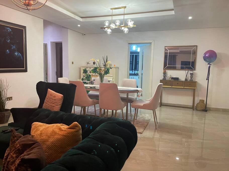 Cozy 3 Bedroom Flat In Serene Gated Ikoyi Estate Lagos Bagian luar foto